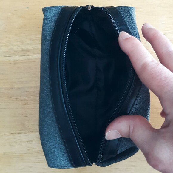 Tumi Travel Pouch Bag - Picture 9 of 10